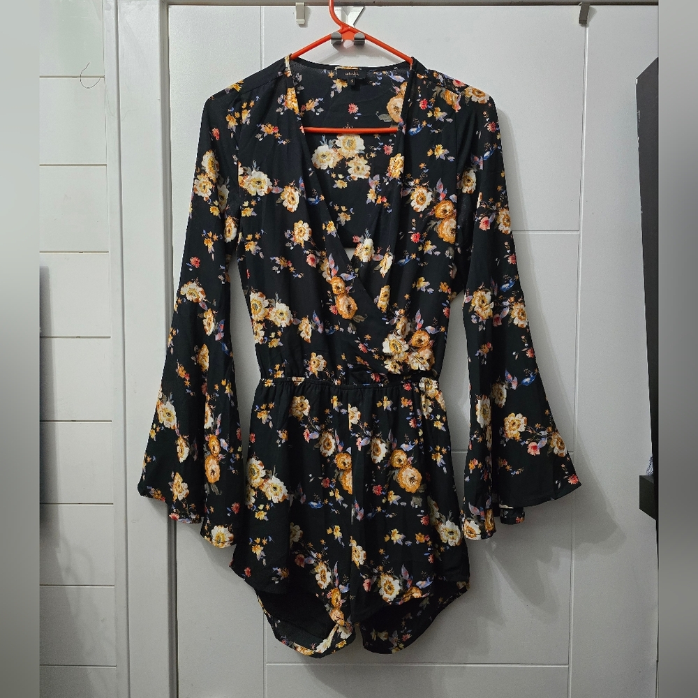 On Twelfth Flower Pattern Romper Sz S
